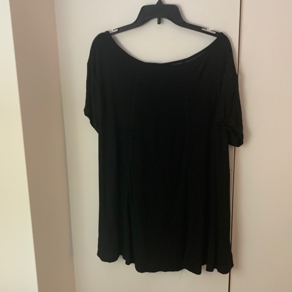 Black A-Line Flowy Round Neck T-Shirt - Picture 4 of 7